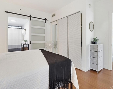 425 W Beech St - Photo Thumbnail 19