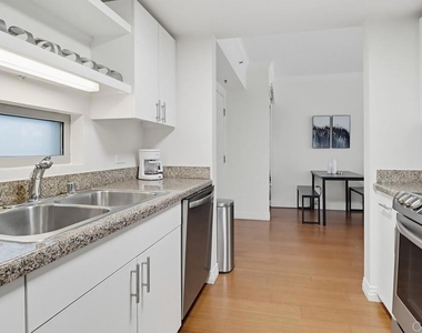 425 W Beech St - Photo Thumbnail 17
