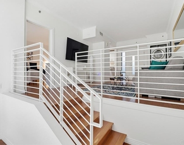 425 W Beech St - Photo Thumbnail 8