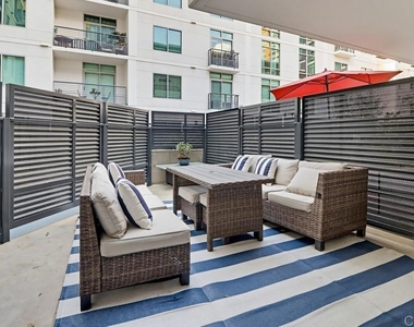 425 W Beech St - Photo Thumbnail 23