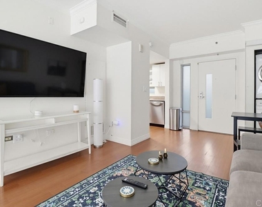 425 W Beech St - Photo Thumbnail 12