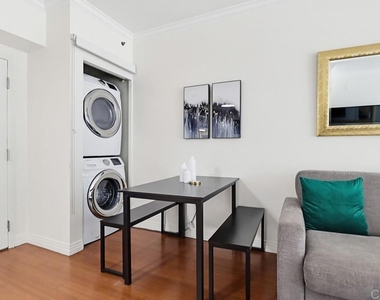 425 W Beech St - Photo Thumbnail 15