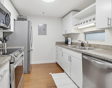 425 W Beech St - Photo Thumbnail 16