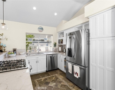 18 Byron Close - Photo Thumbnail 10