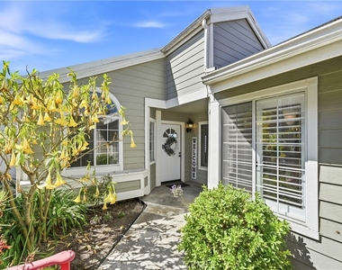 18 Byron Close - Photo Thumbnail 4