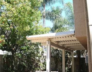 17 Cagney - Photo Thumbnail 22