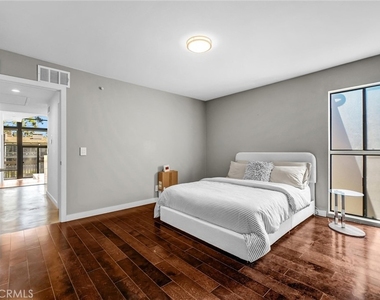 5308 Marina Pacifica S - Photo Thumbnail 17
