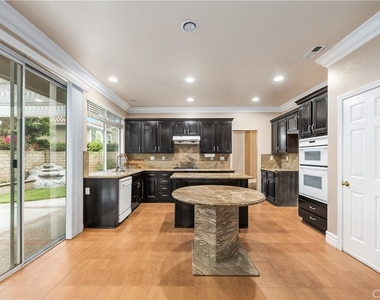 2550 Reynolds Drive - Photo Thumbnail 8