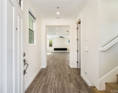 2573 Elden Ave - Photo Thumbnail 3