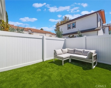 2573 Elden Ave - Photo Thumbnail 15