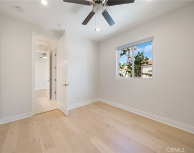 2573 Elden Ave - Photo Thumbnail 26