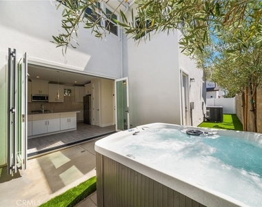 2573 Elden Ave - Photo Thumbnail 14