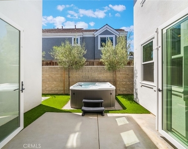 2573 Elden Ave - Photo Thumbnail 12