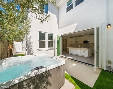 2573 Elden Ave - Photo Thumbnail 13