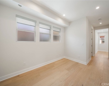 2573 Elden Ave - Photo Thumbnail 23