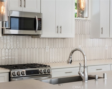 2573 Elden Ave - Photo Thumbnail 8