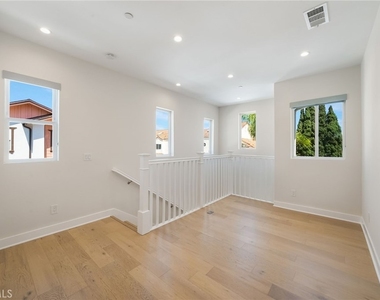 2573 Elden Ave - Photo Thumbnail 17