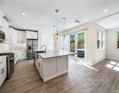 2573 Elden Ave - Photo Thumbnail 7