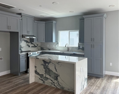 12349 Granite - Photo Thumbnail 2