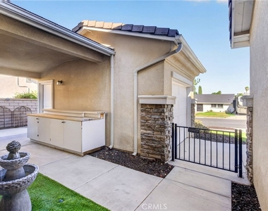 2420 S Vicentia Avenue - Photo Thumbnail 18