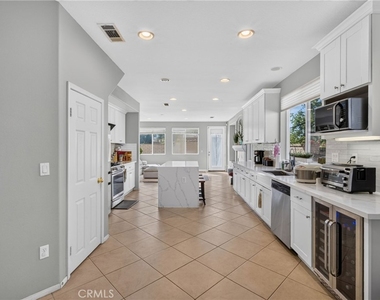 2420 S Vicentia Avenue - Photo Thumbnail 6