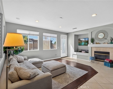 2420 S Vicentia Avenue - Photo Thumbnail 9