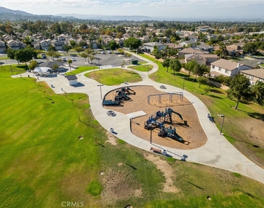 2420 S Vicentia Avenue - Photo Thumbnail 24
