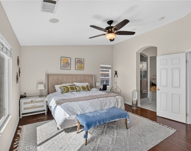 2420 S Vicentia Avenue - Photo Thumbnail 12