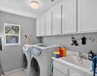 2420 S Vicentia Avenue - Photo Thumbnail 17
