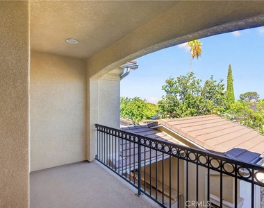 2420 S Vicentia Avenue - Photo Thumbnail 16