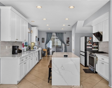 2420 S Vicentia Avenue - Photo Thumbnail 5