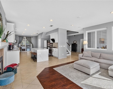 2420 S Vicentia Avenue - Photo Thumbnail 8