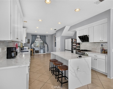 2420 S Vicentia Avenue - Photo Thumbnail 3
