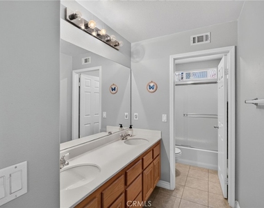 2420 S Vicentia Avenue - Photo Thumbnail 14