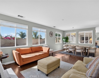 2420 S Vicentia Avenue - Photo Thumbnail 11