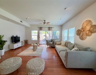 7331 Shelby Pl Apt 102 - Photo Thumbnail 2