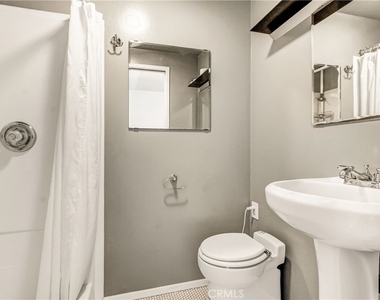 351 W Elm Street - Photo Thumbnail 19