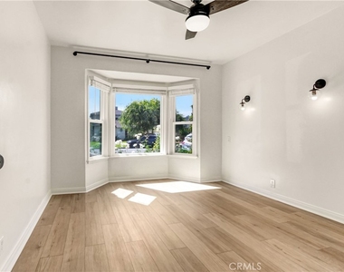 351 W Elm Street - Photo Thumbnail 9