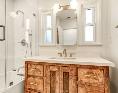 351 W Elm Street - Photo Thumbnail 10