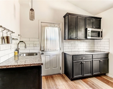 351 W Elm Street - Photo Thumbnail 18