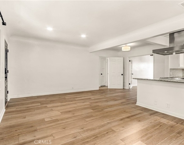 351 W Elm Street - Photo Thumbnail 5