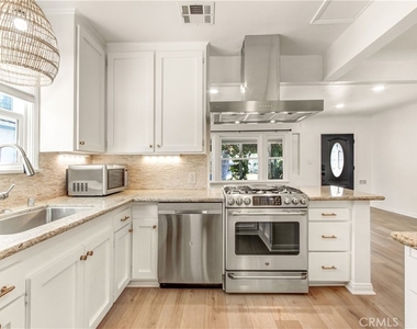 351 W Elm Street - Photo Thumbnail 8