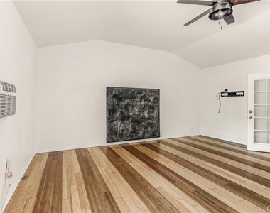 351 W Elm Street - Photo Thumbnail 17