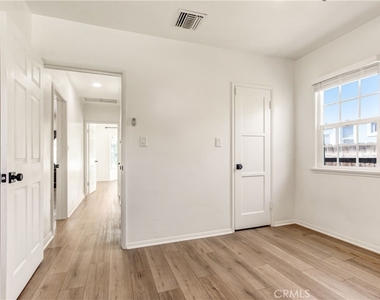 351 W Elm Street - Photo Thumbnail 11