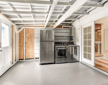 351 W Elm Street - Photo Thumbnail 20