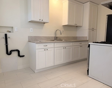 5335 El Monte Avenue - Photo Thumbnail 4