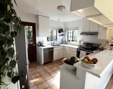 1001 Ordway - Photo Thumbnail 2