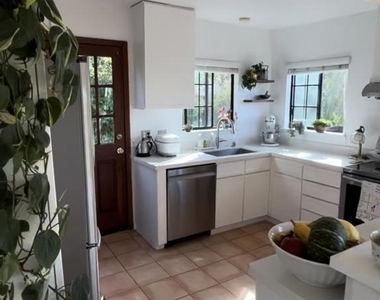 1001 Ordway - Photo Thumbnail 8