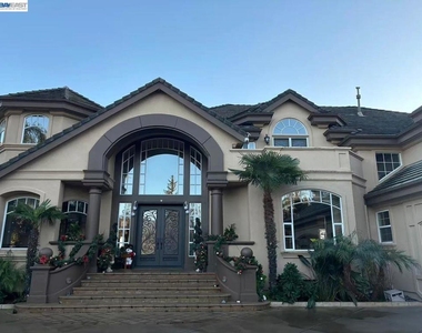 3511 Country Club Pl - Photo Thumbnail 1