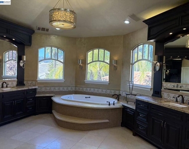 3511 Country Club Pl - Photo Thumbnail 8